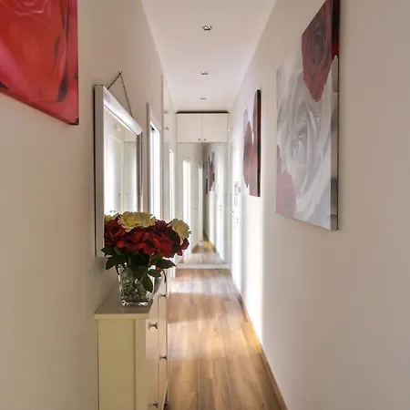 Lata Red Apartment Rom
