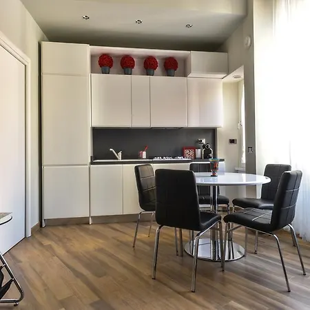 Lata Red Apartment *