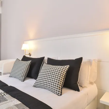 Lata Red Apartment *