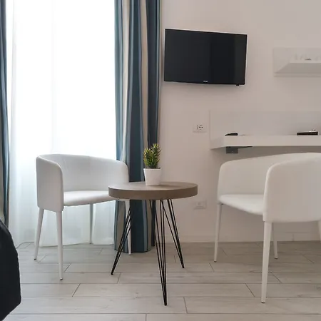 Lata Red Apartment *
